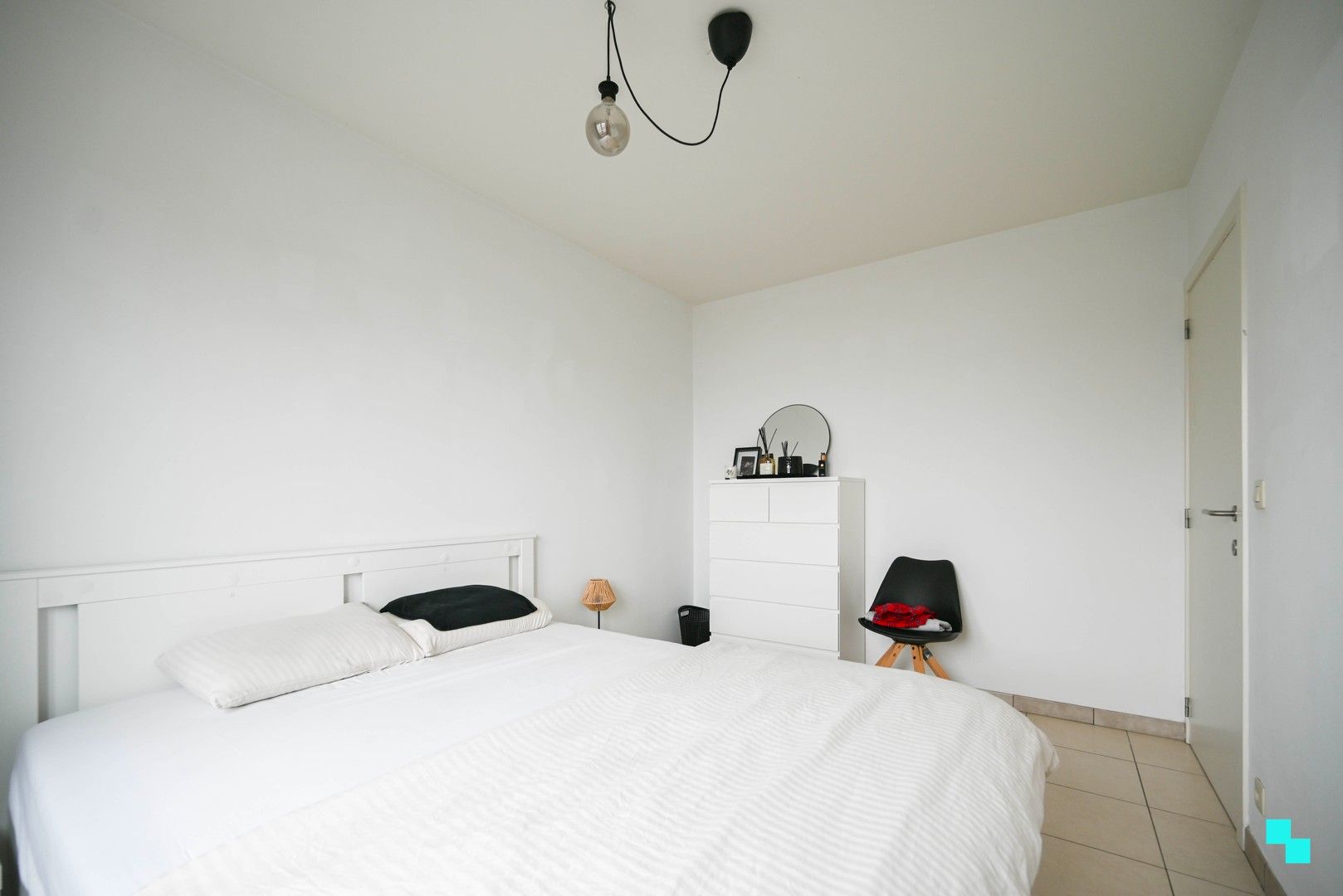 Appartement met ruim terras nabij centrum Oostrozebeke foto 12