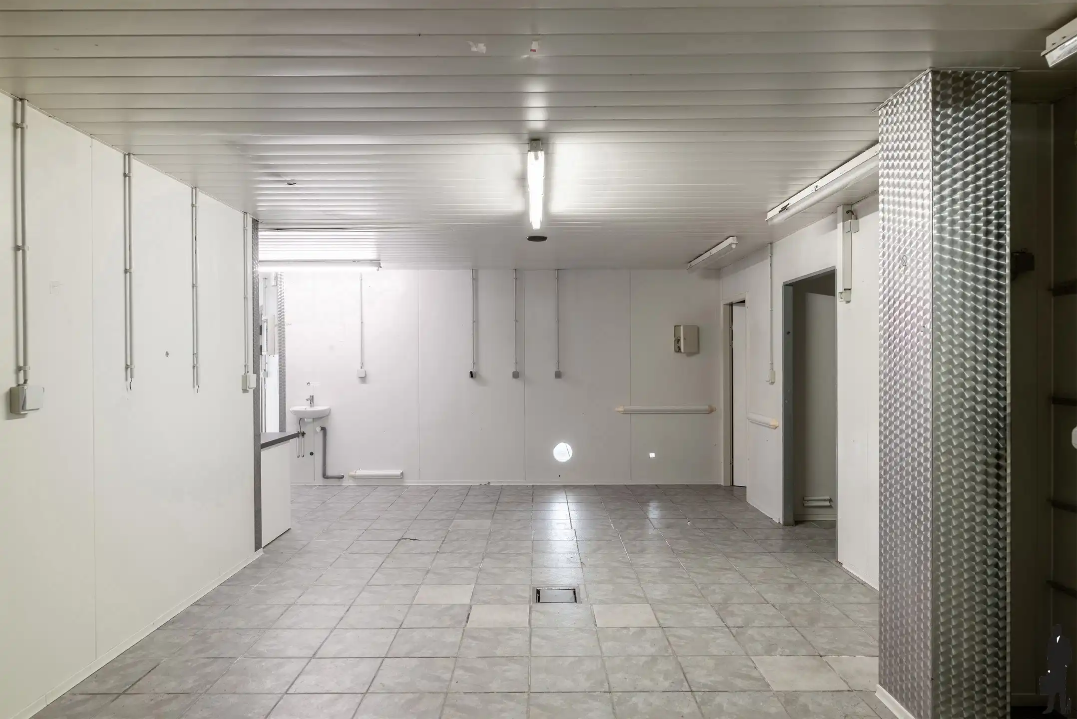 Handelsruimte van ca.163m2 aan doorgaande weg in Arendonk foto 9