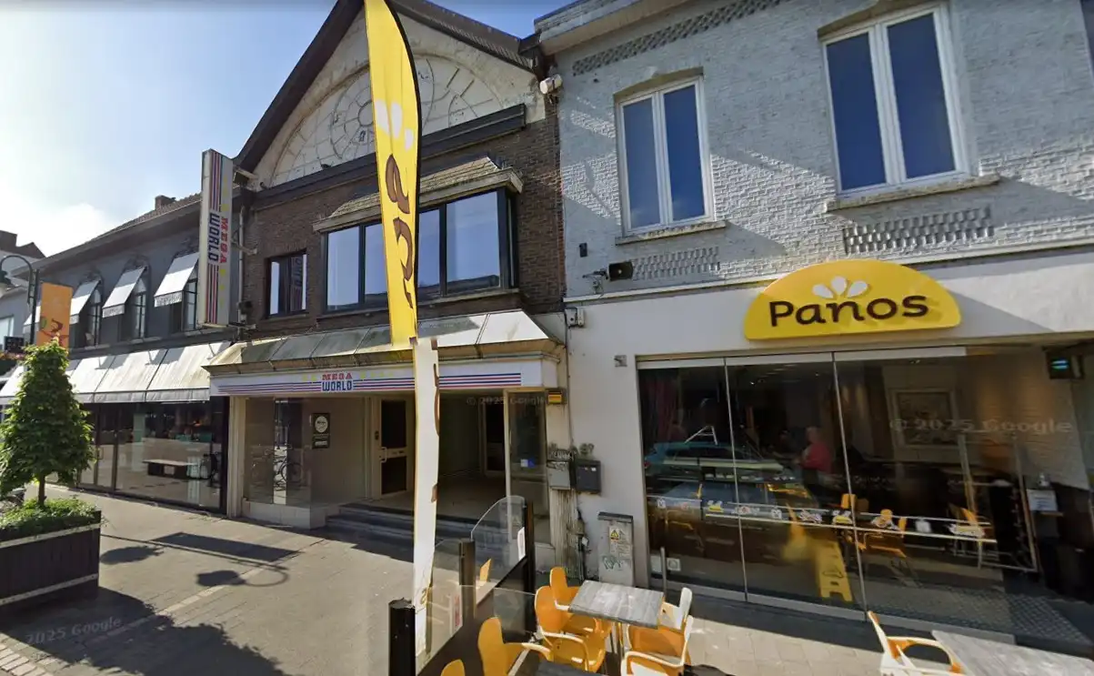 RUIM COMMERCIEEL GELIJKVLOERS 825 M2 foto {{pictureIndex}}