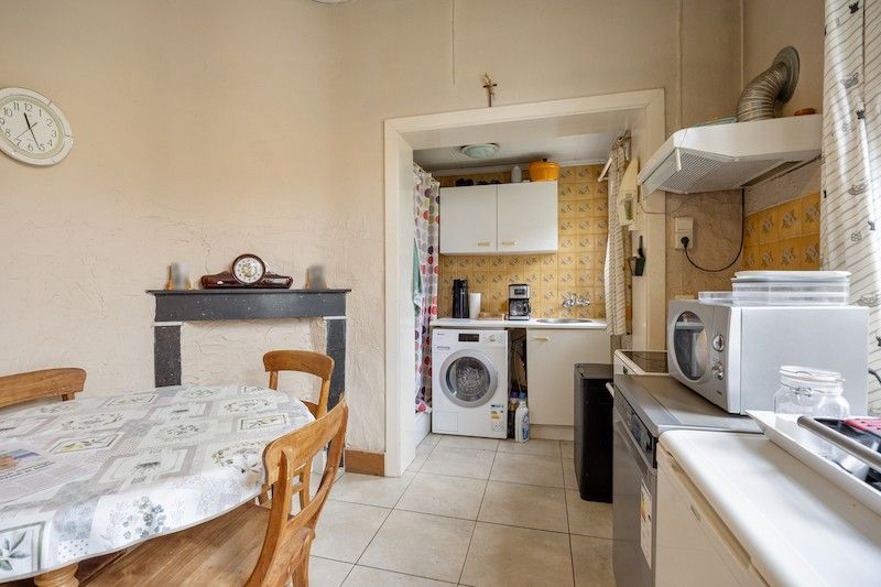 Statige renovatiewoning in charmante laan foto 7