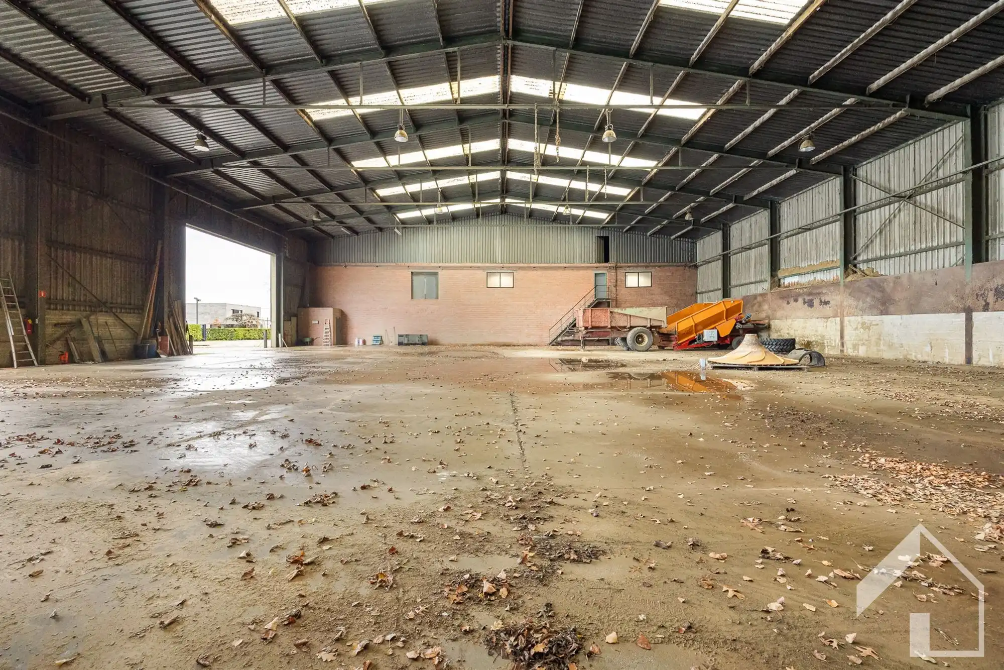 Privéwoning met bedrijfspand foto 5