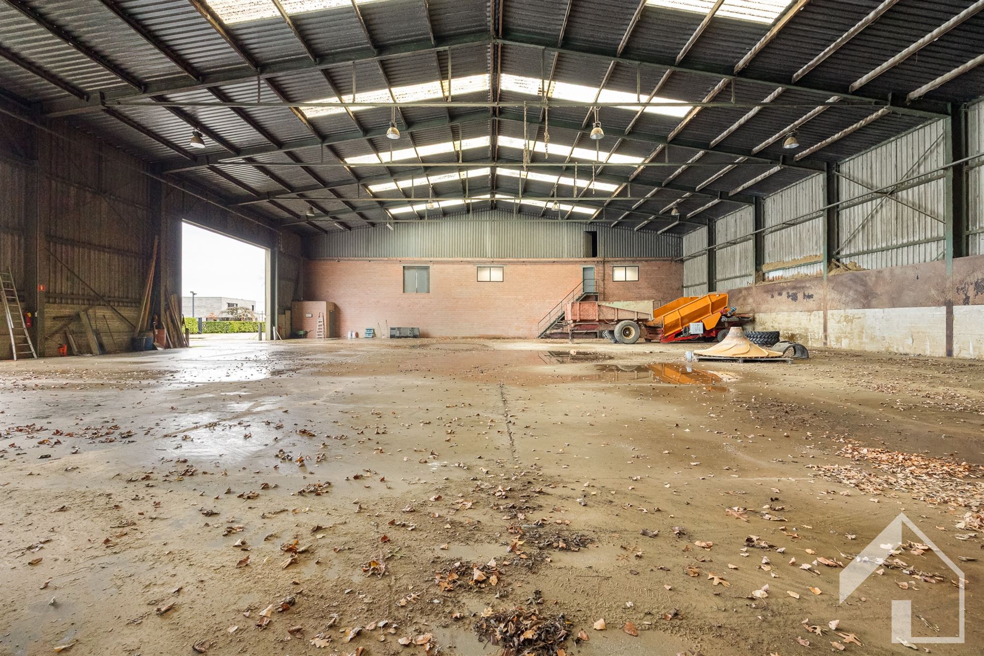 Privéwoning met bedrijfspand foto 5