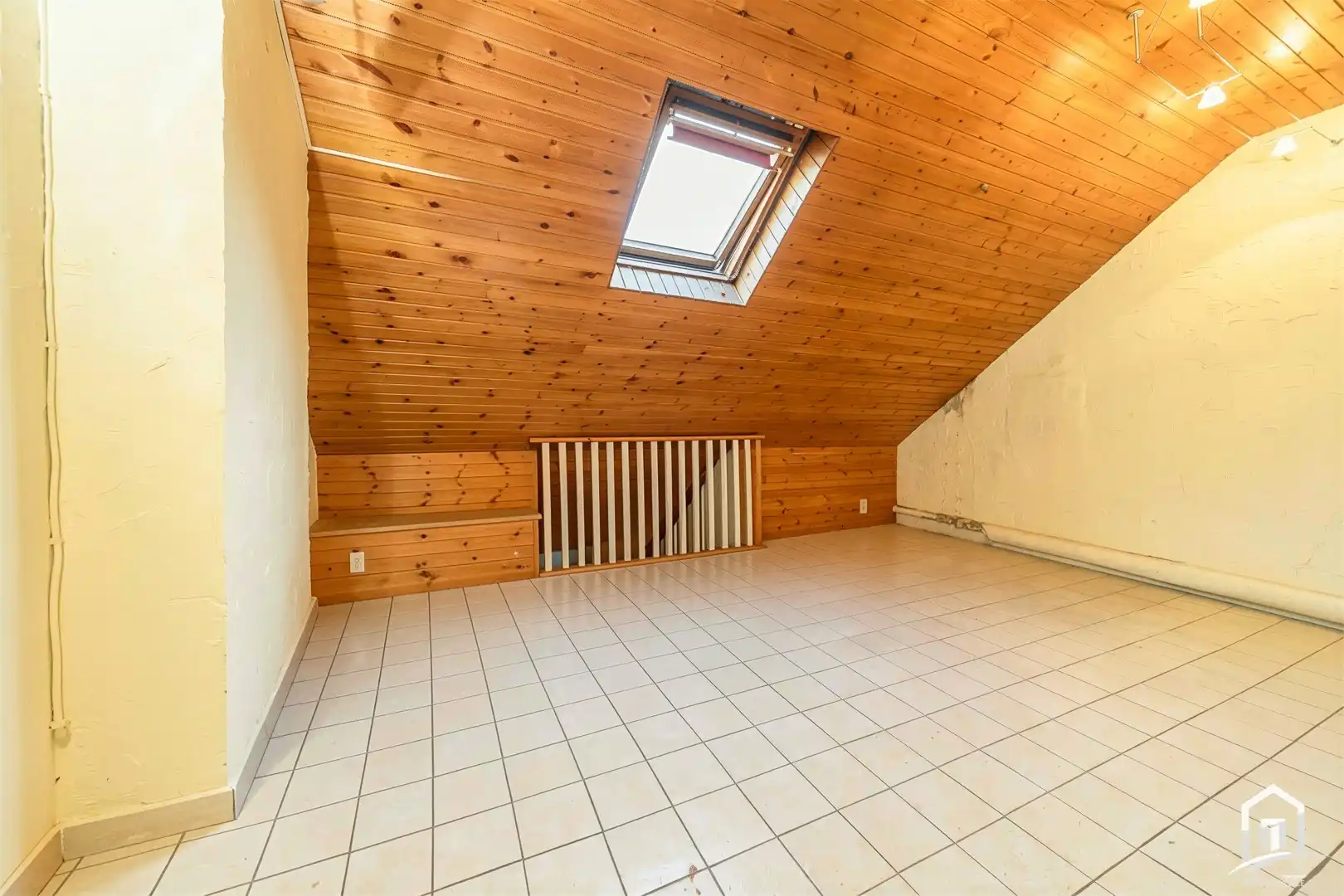 Multifunctionele woning met ruime garage foto 19