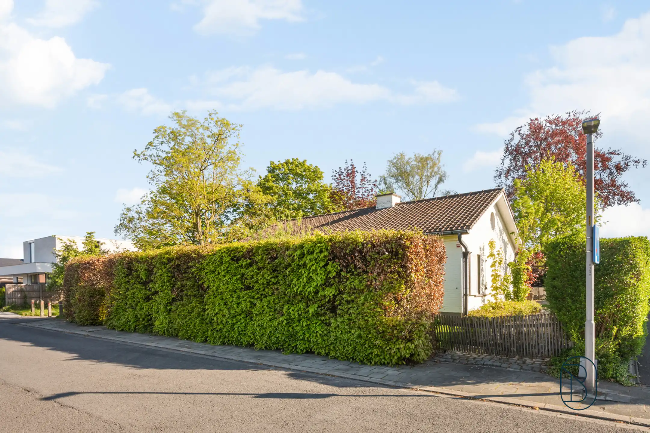 Topgelegen charmante bungalow met potentieel.  foto 2