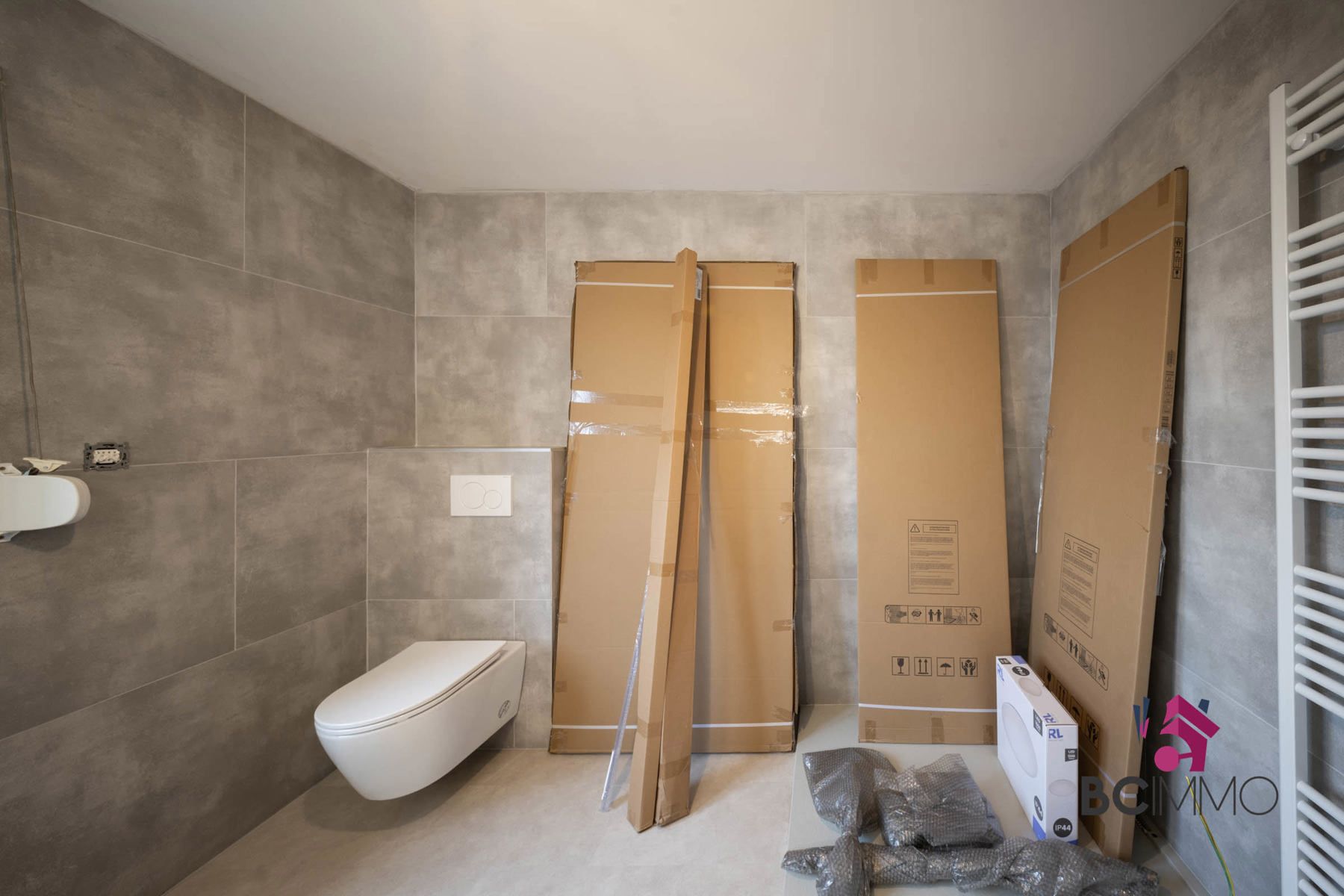 Instapklare halfopen woning op ruim hoekperceel in rustige woonwijk van Genk foto 12