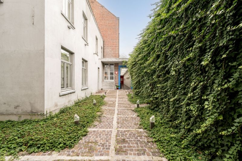 Galerij met authenieke woning! foto 2