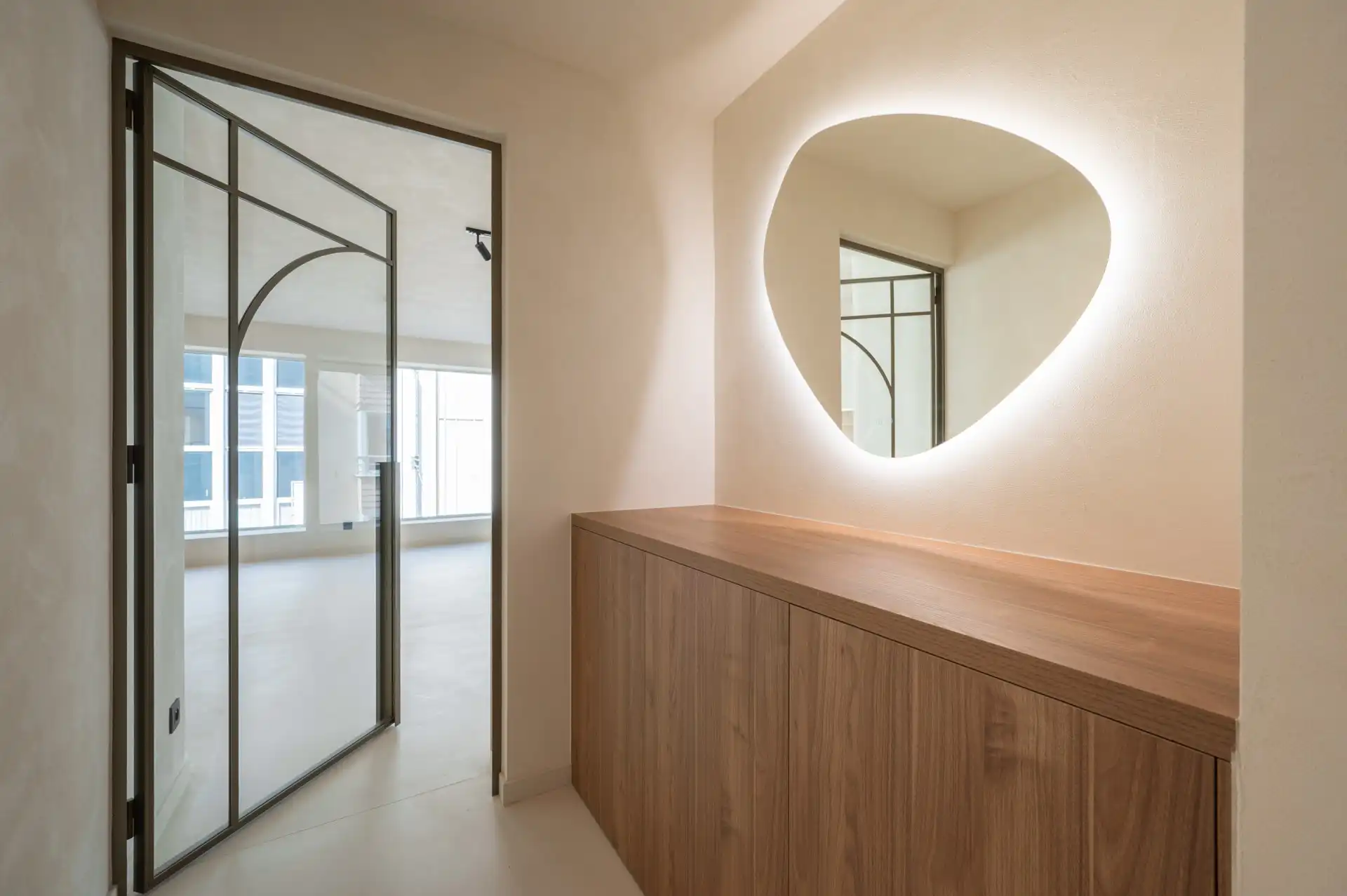 Volledig vernieuwde opbrengsteigendom met drie appartementen en verhuurd handelsgelijkvloers foto 14