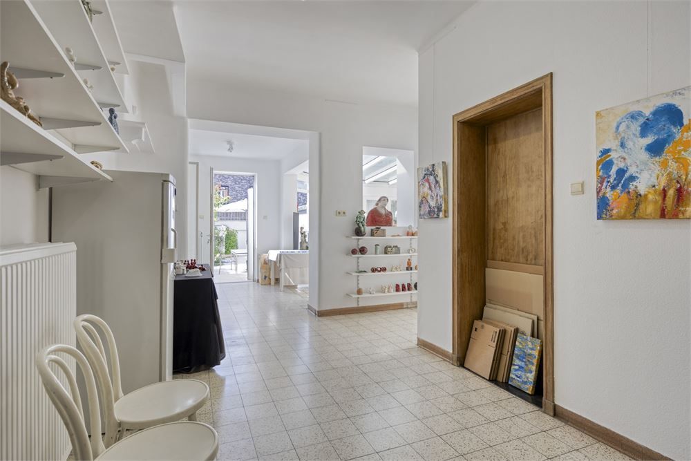 Uniek herenhuis met atelier en ruime bewoonbare oppervlakte in hartje Tongeren foto 11
