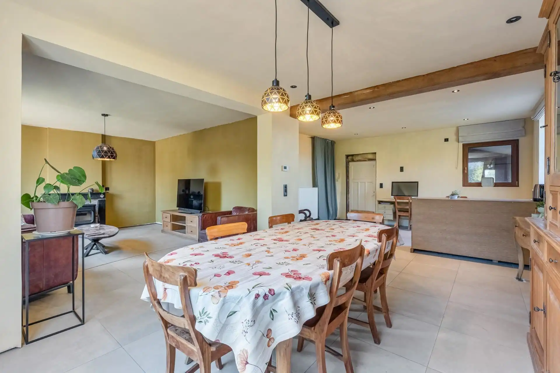 Landelijke hoeve met stallingen en potentieel. foto 14