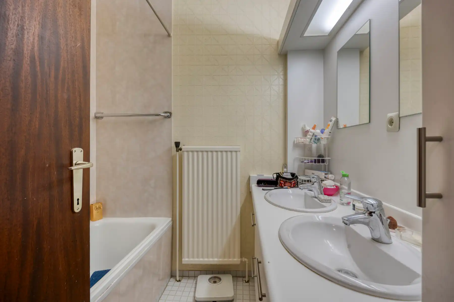 Appartementsgebouw met 5 app en achterliggende garages foto 7