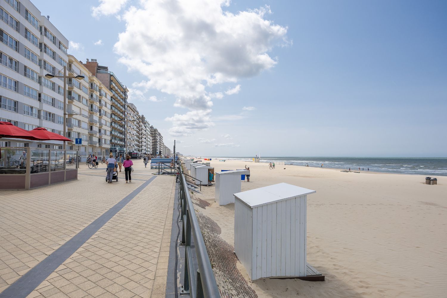 Instapklaar appartement met frontaal zeezicht te koop in Middelkerke foto 7