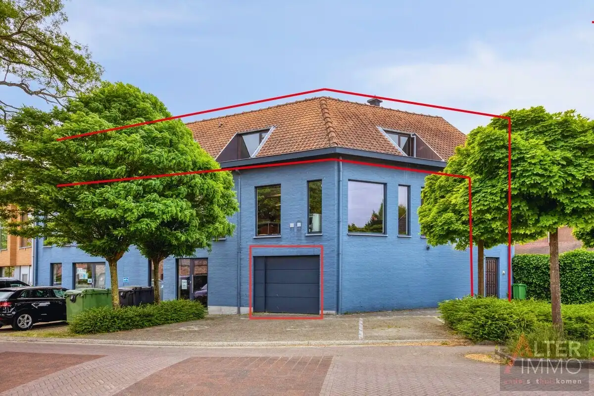 Zéér ruim, te renoveren appartement met 3 slaapkamers! foto 2