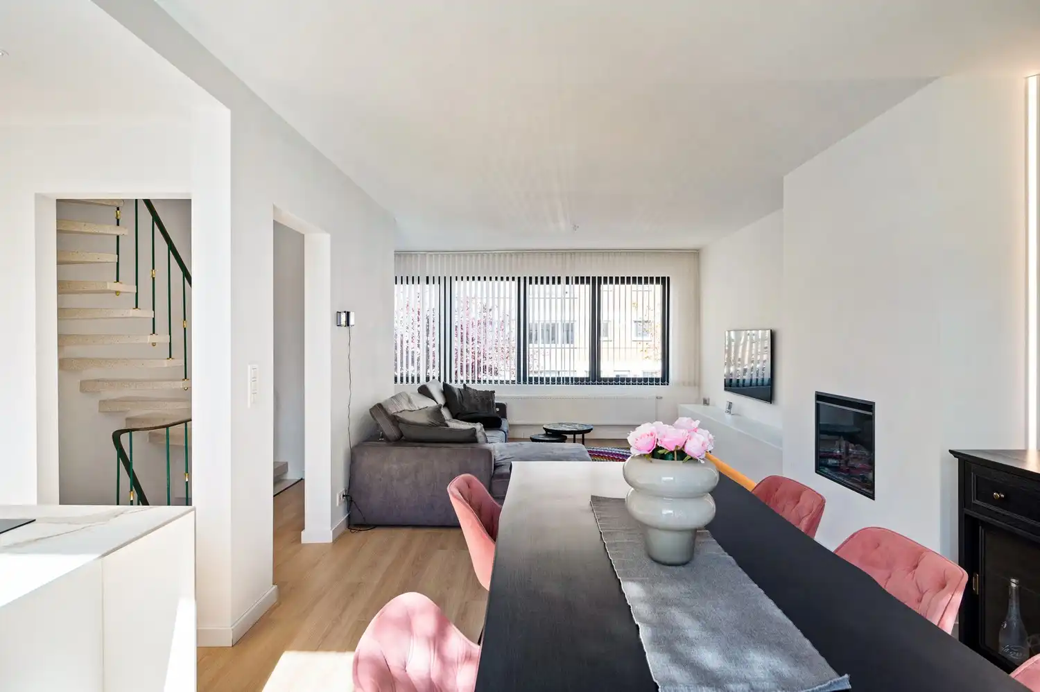 Recent gerenoveerde woning met 3 slaapkamers en zonnige tuin in Hoevenen foto 12