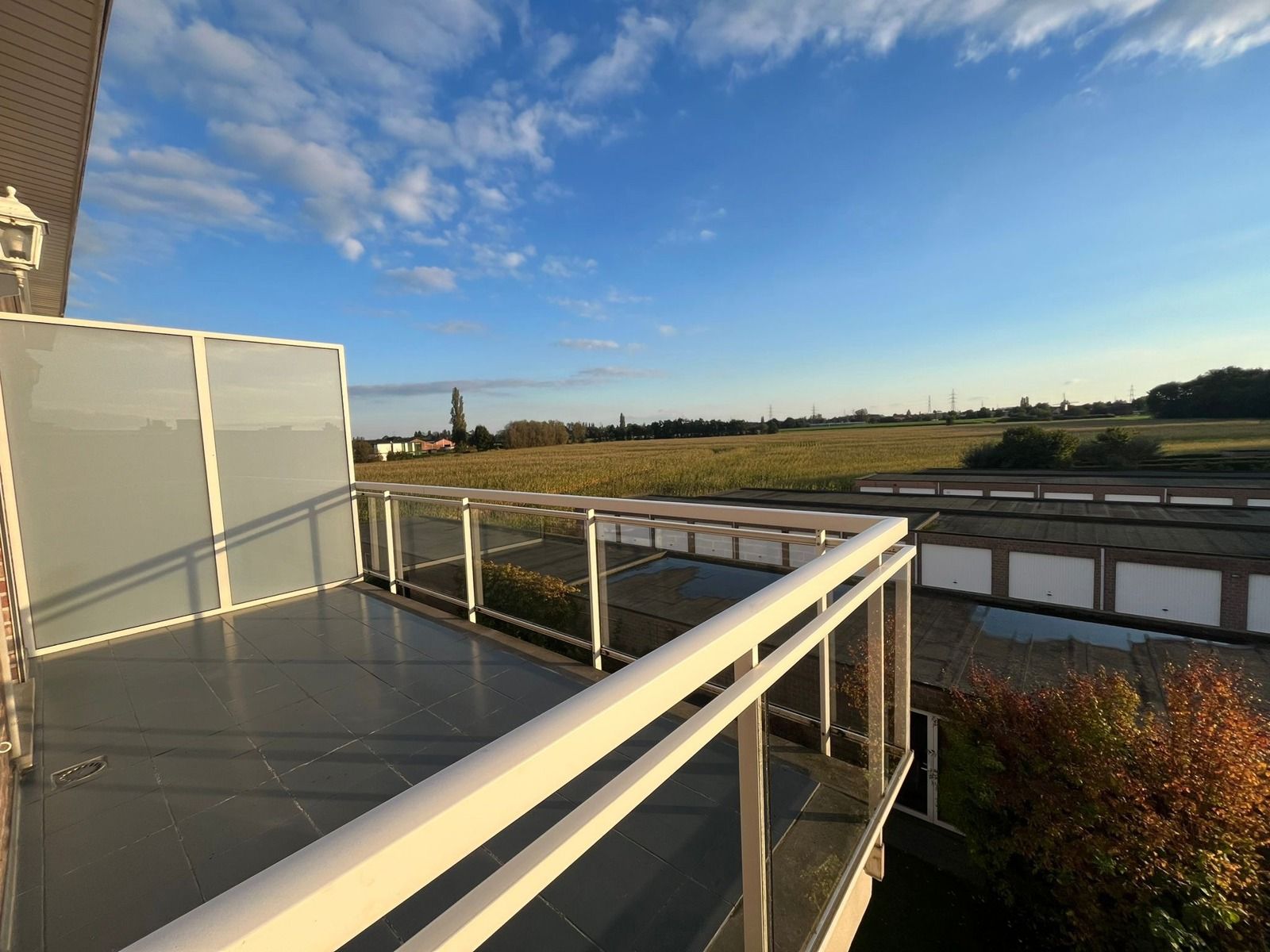 Vernieuwd appartement met uniek open groen zicht achteraan foto 5