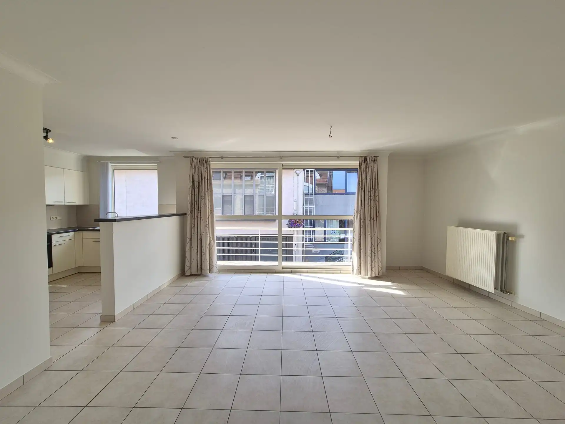 Instapklaar appartement met 2 slaapkamers, terras en lift — centraal in Wetteren foto 2