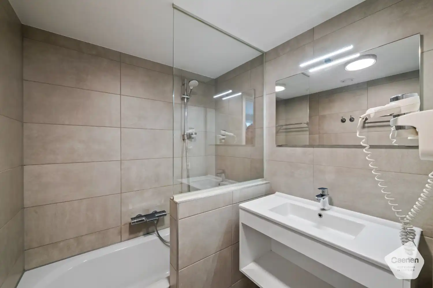 Prachtig instapklaar appartement met 4 slaapkamers en twee grote terrassen foto 14