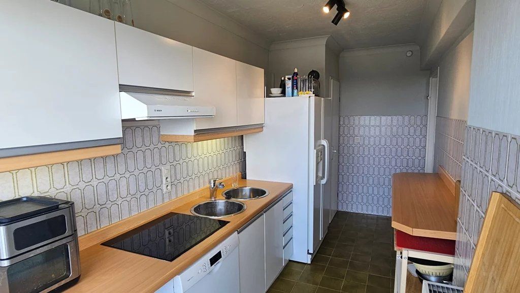 Instapklaar appartement met 2 + 1 slaapkamers en parkeerplaats voor de deur. foto 9