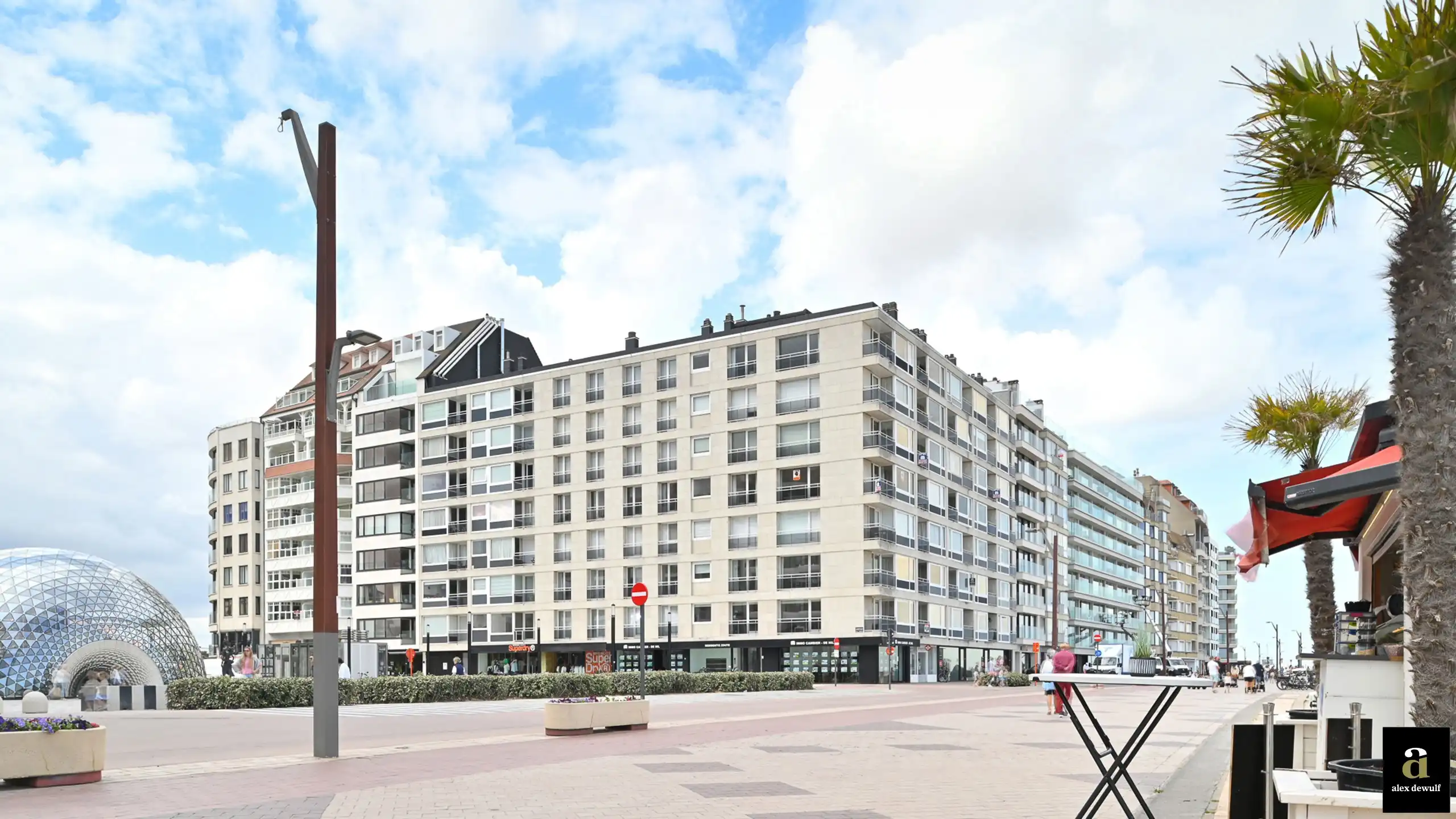 3-slaapkamerappartement op de Zeedijk te Zoute. foto {{pictureIndex}}