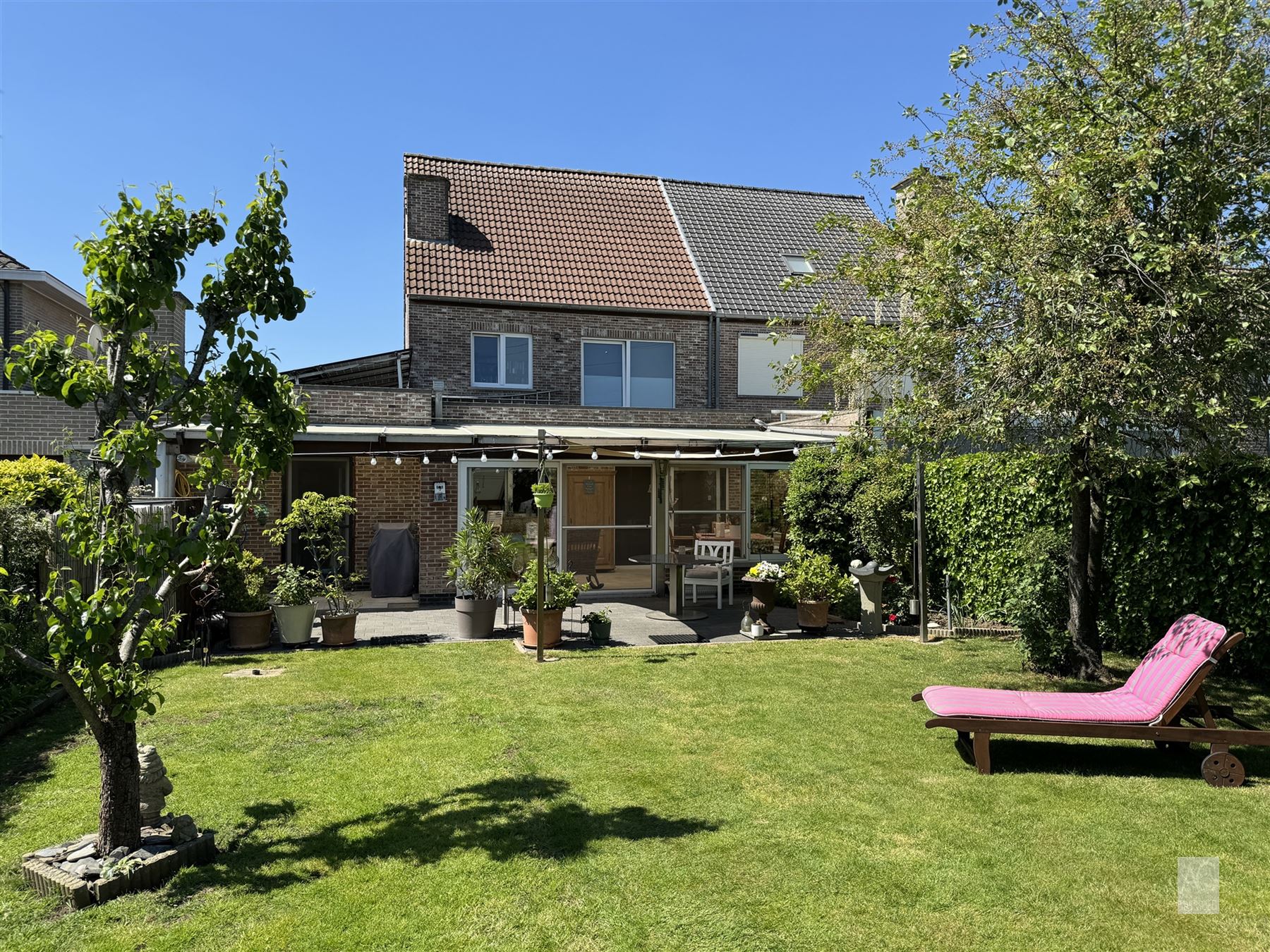 Mooie halfopen bebouwing met tuin en garage foto 2