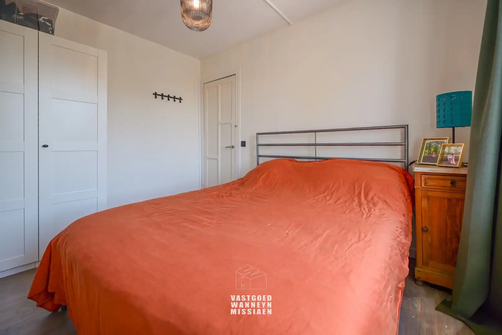 Instapklare rijwoning met 3 slpk met uitweg en parking foto 10