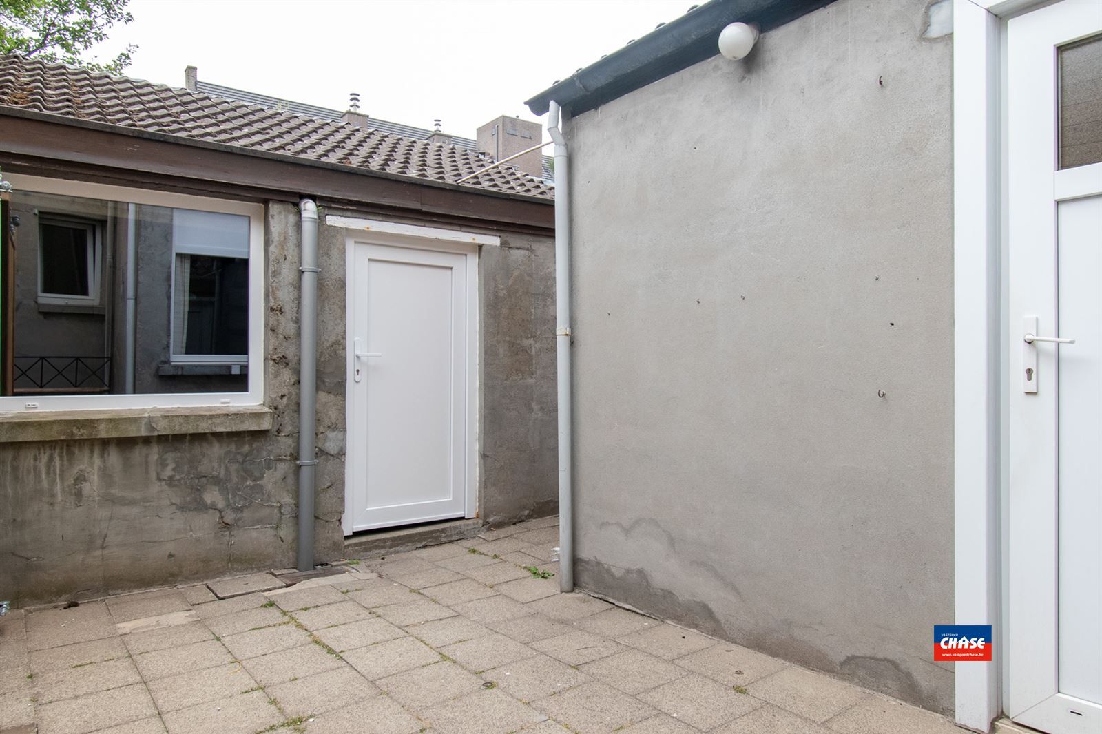 Te renoveren starterswoning met 2 slaapkamers en koertje foto 8