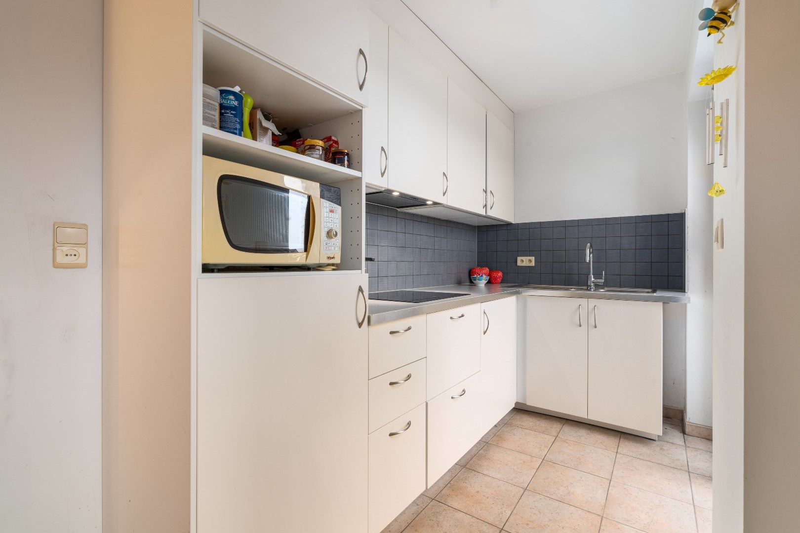 Instapklaar appartement met terras nabij het centrum van Lokeren foto 5