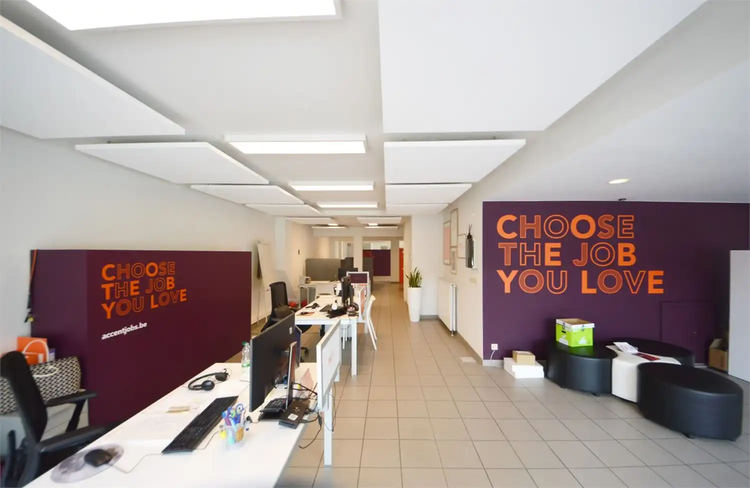 INSTAPKLAAR GELIJKVLOERS INCL. 3 PRIVE PARKINGS NABIJ E40 EN PARKLAAN foto 6