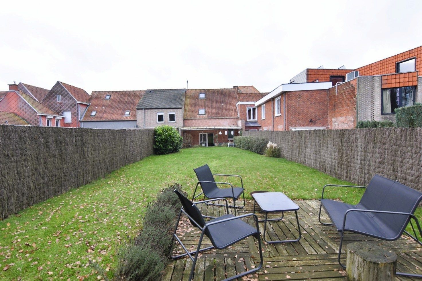 Gezellige rijwoning met diepe tuin in Moorslede foto 2