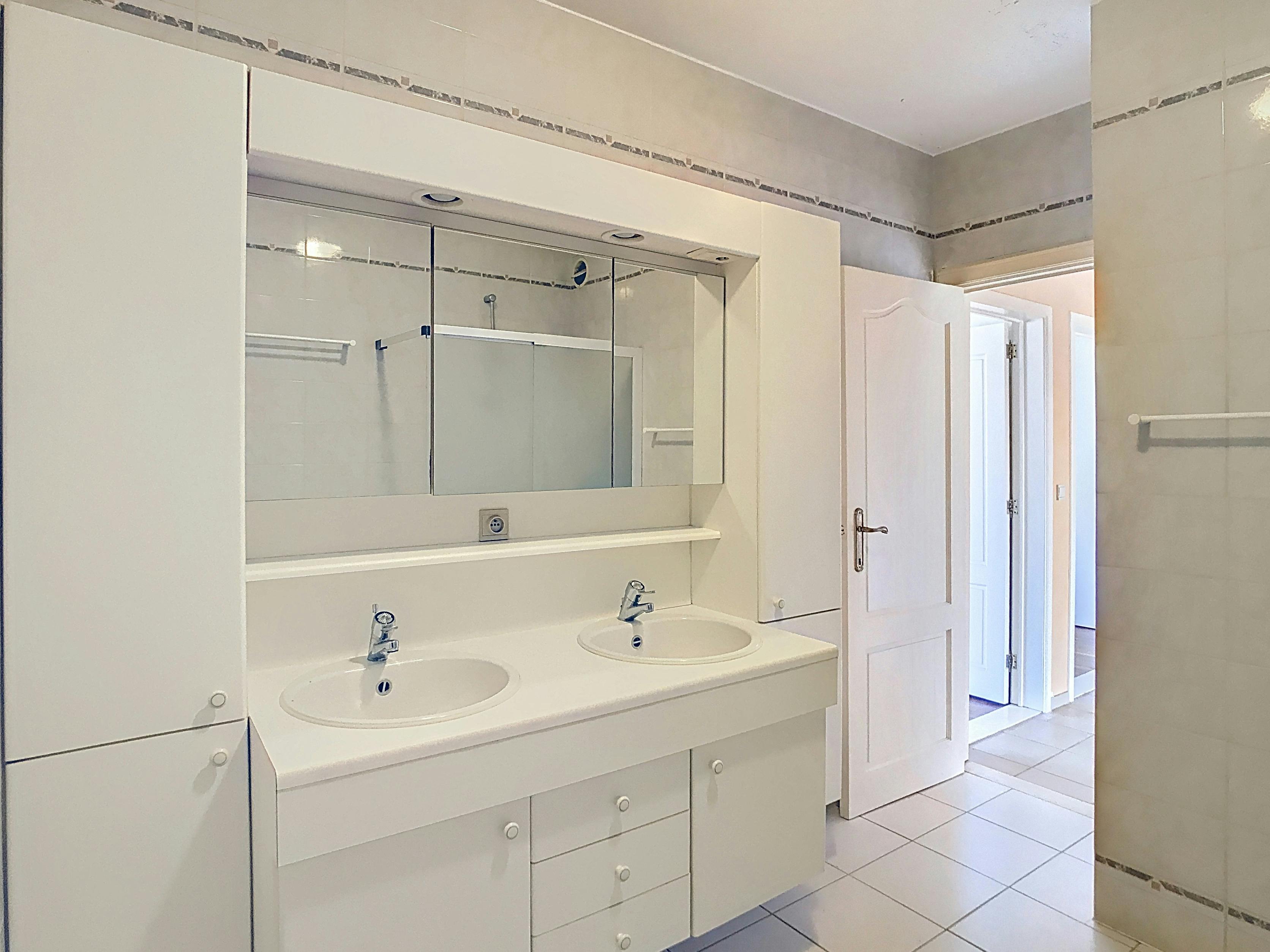 Schitterend gelegen appartement in centrum Beveren foto 8