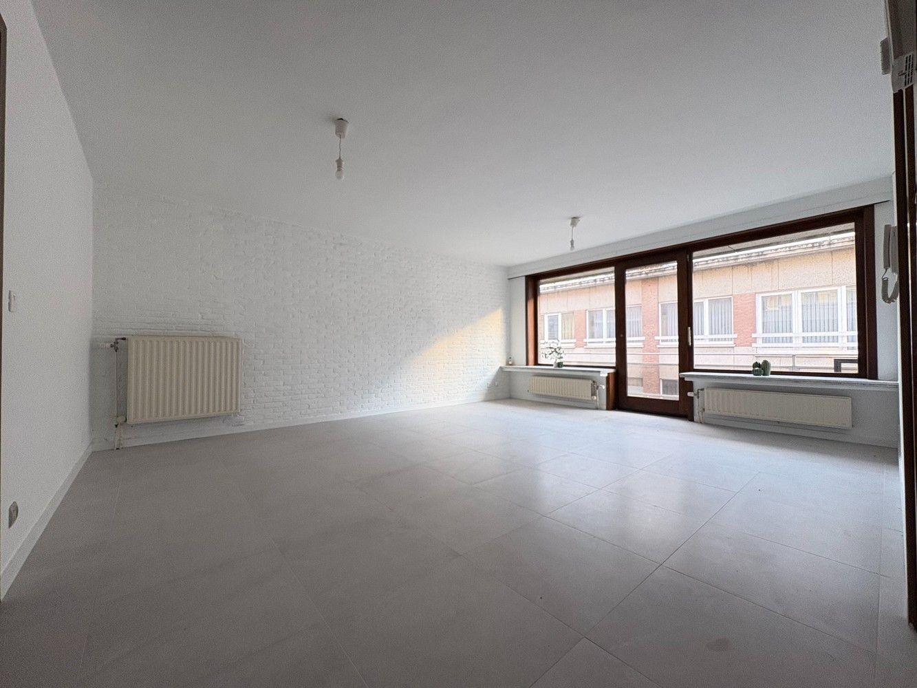 Gerenoveerd appartement met twee slaapkamers in het centrum van Torhout foto 3