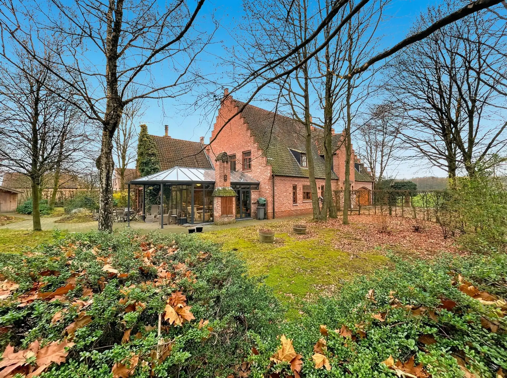 villa met 5 slk en riant bijgebouw op 14262m² foto 6