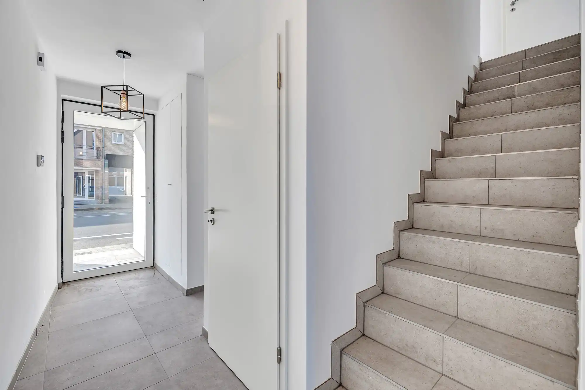 Volledig afgewerkte nieuwbouwwoning met 5 slaapkamers foto 12