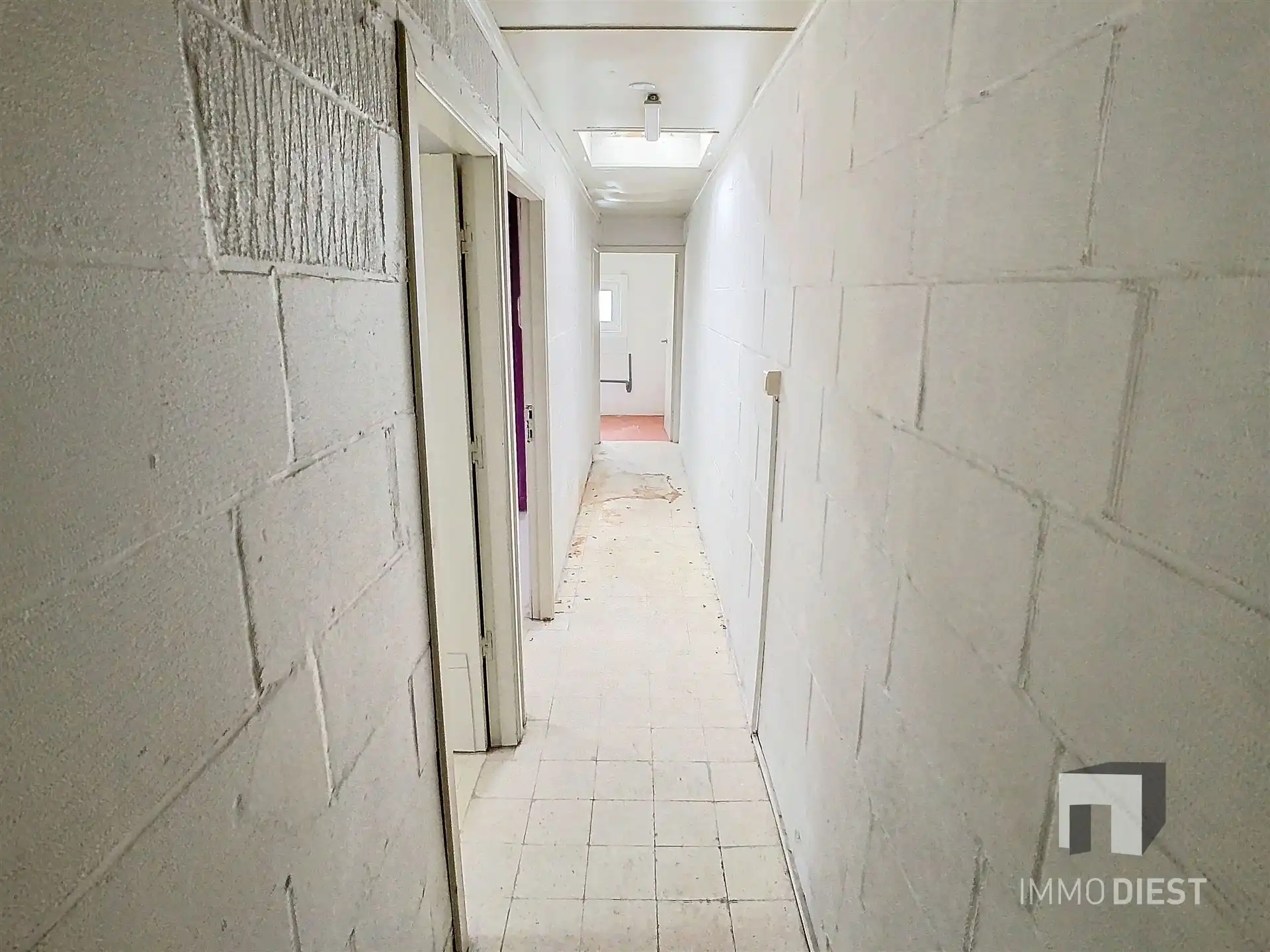 Handelspand met bovenliggend appartement. foto 13