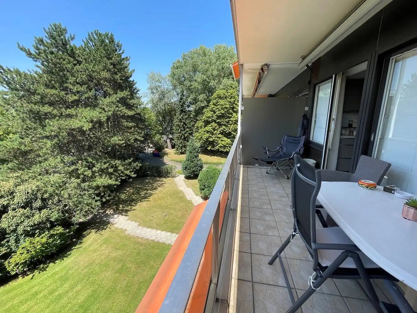 Zonnig appartement met garage en kelder - ideale investering! foto 6
