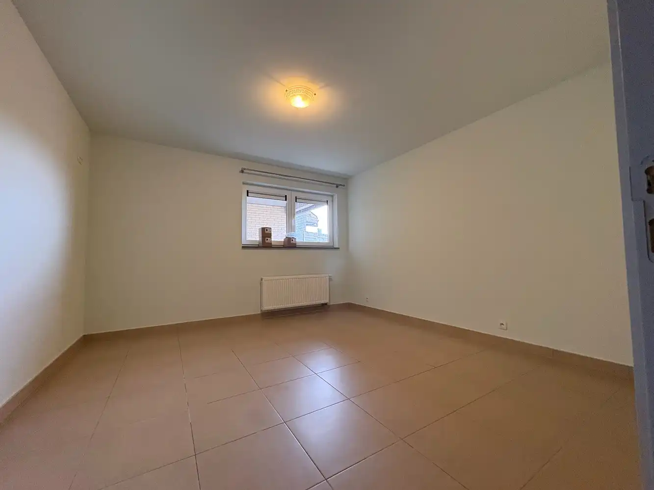 Gelijkvloers appartement met twee slaapkamers + autostaanplaats foto 6