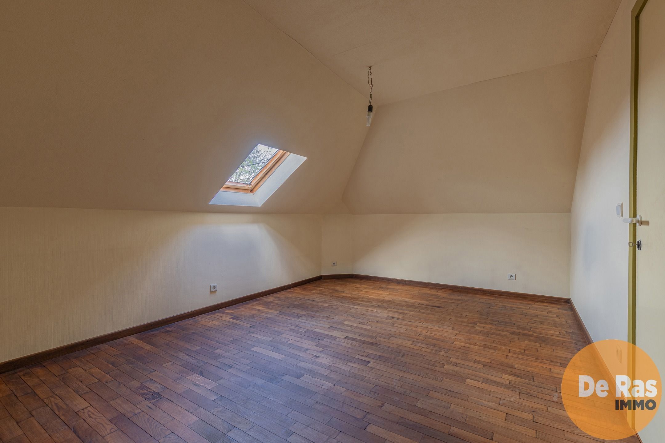 HERZELE - Degelijke 3-gevelwoning met tuin foto 18