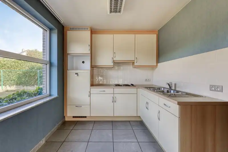 Polyvalente kantoorruimte met 3 slaapkamer appartement TE KOOP in Tielt! foto 12