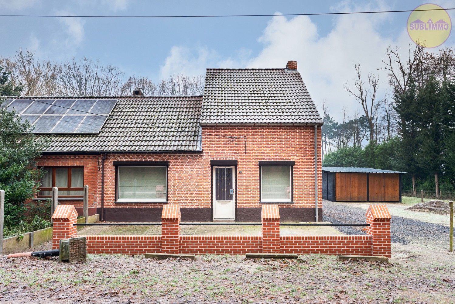 Hoofdfoto van de publicatie: Charmante halfopen bebouwing op idyllische bosrijke locatie – uniek renovatieproject