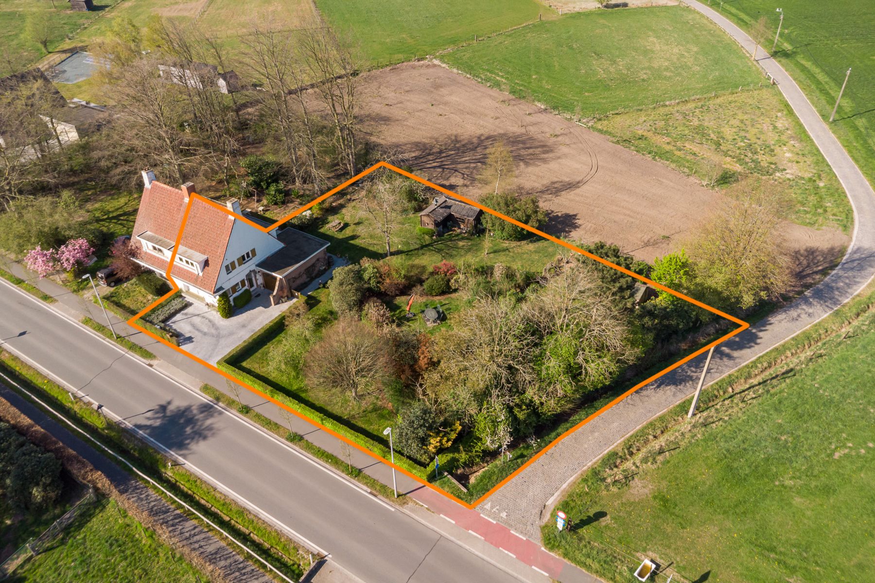 Karaktervolle woning met potentieel op 1.777m² in Kalken foto 2