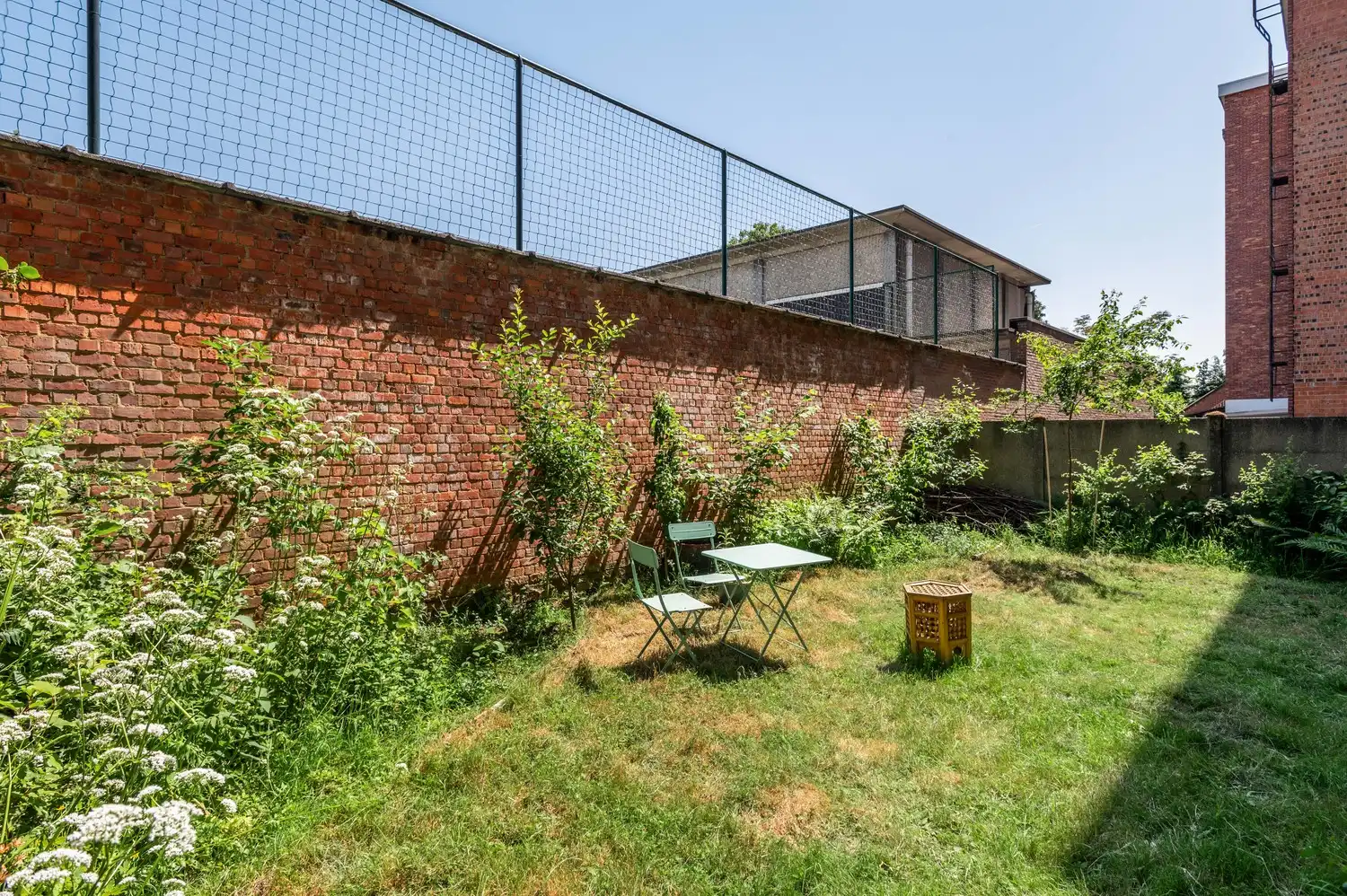 Gunstig gelegen, gerenoveerd 2 slaapkamer appartement met privatieve tuin! foto 11