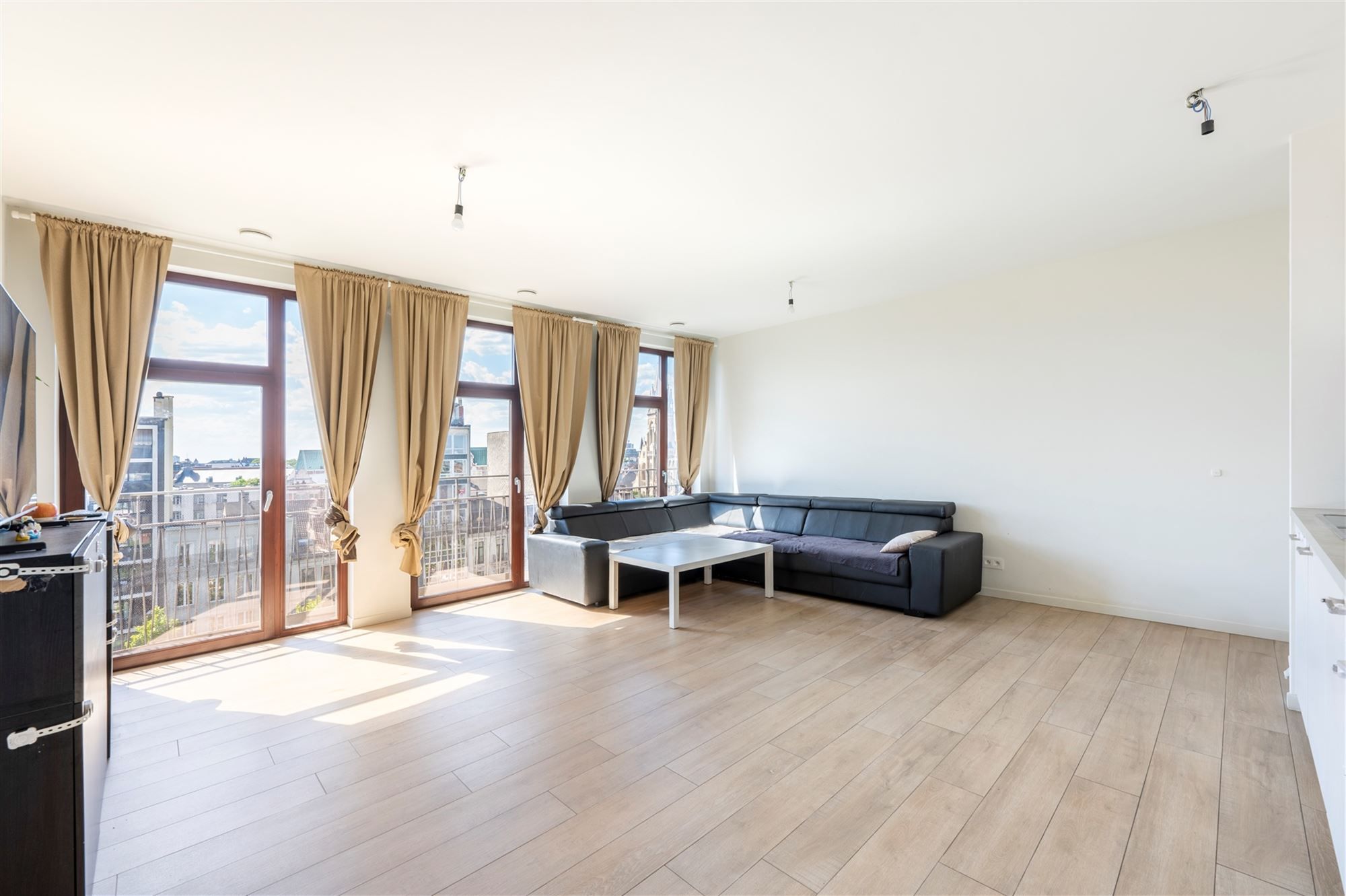 Ruim nieuwbouw appartement met terras foto {{pictureIndex}}
