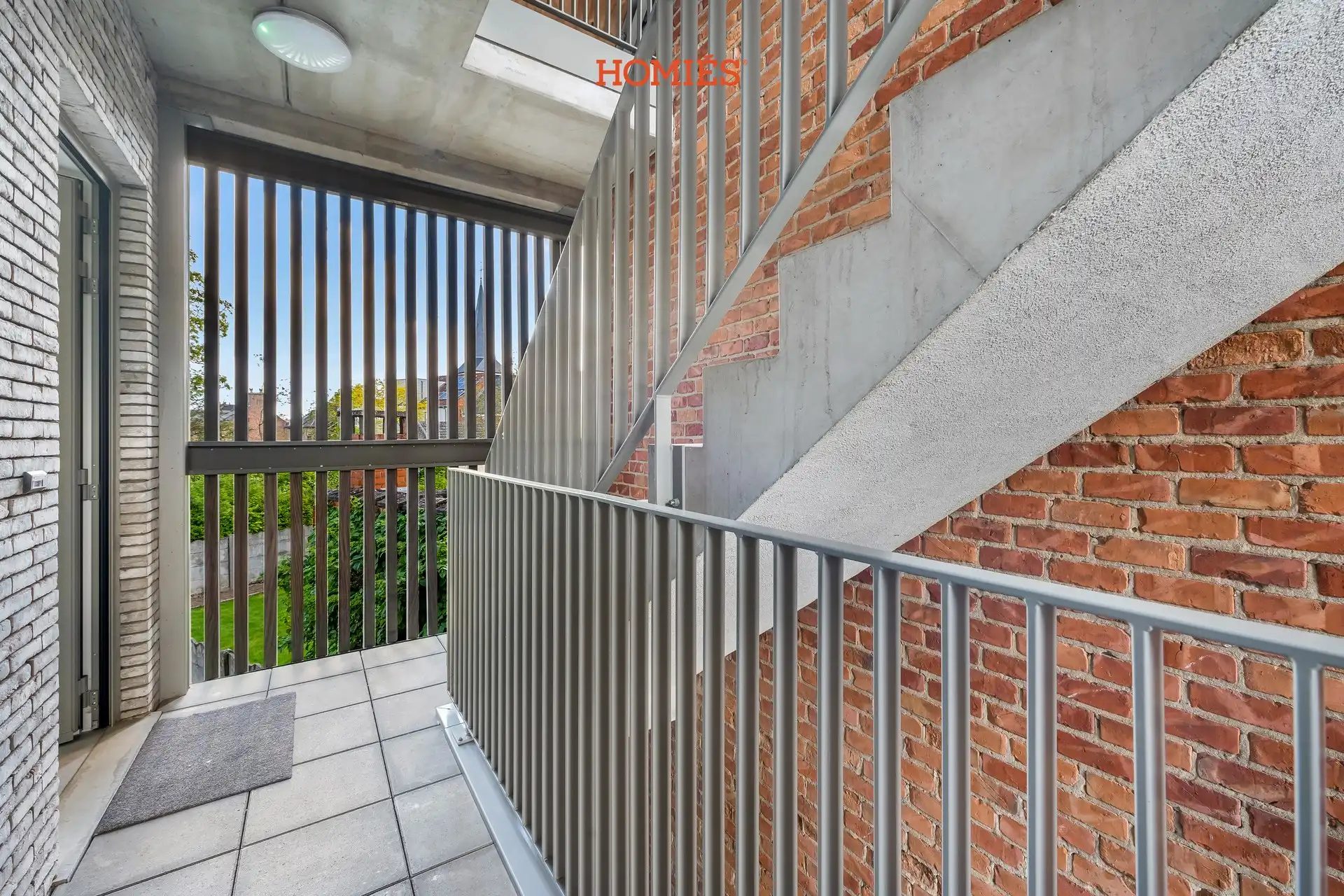 Modern 1-slaapkamerappartement met terras en staanplaats foto 7