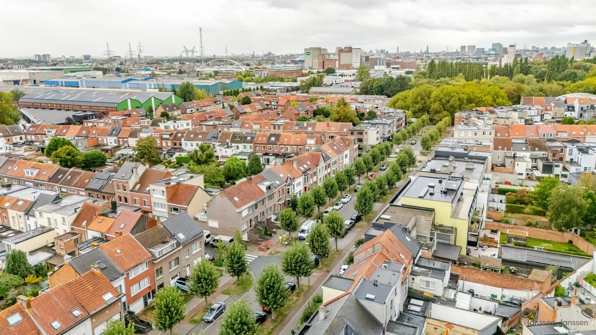 Ruime gezinswoning met gezellige tuin op centrale locatie in Schoten foto 28