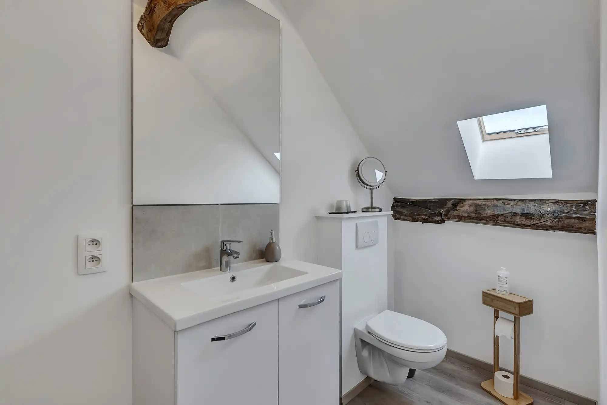 Compleet gerenoveerde woning met terras te Roosdaal foto 13