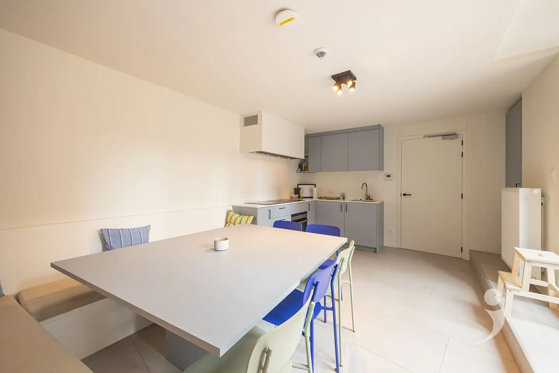 Opbrengsteigendom met 21 kamers, 1 studio en grote handelszaak foto 18