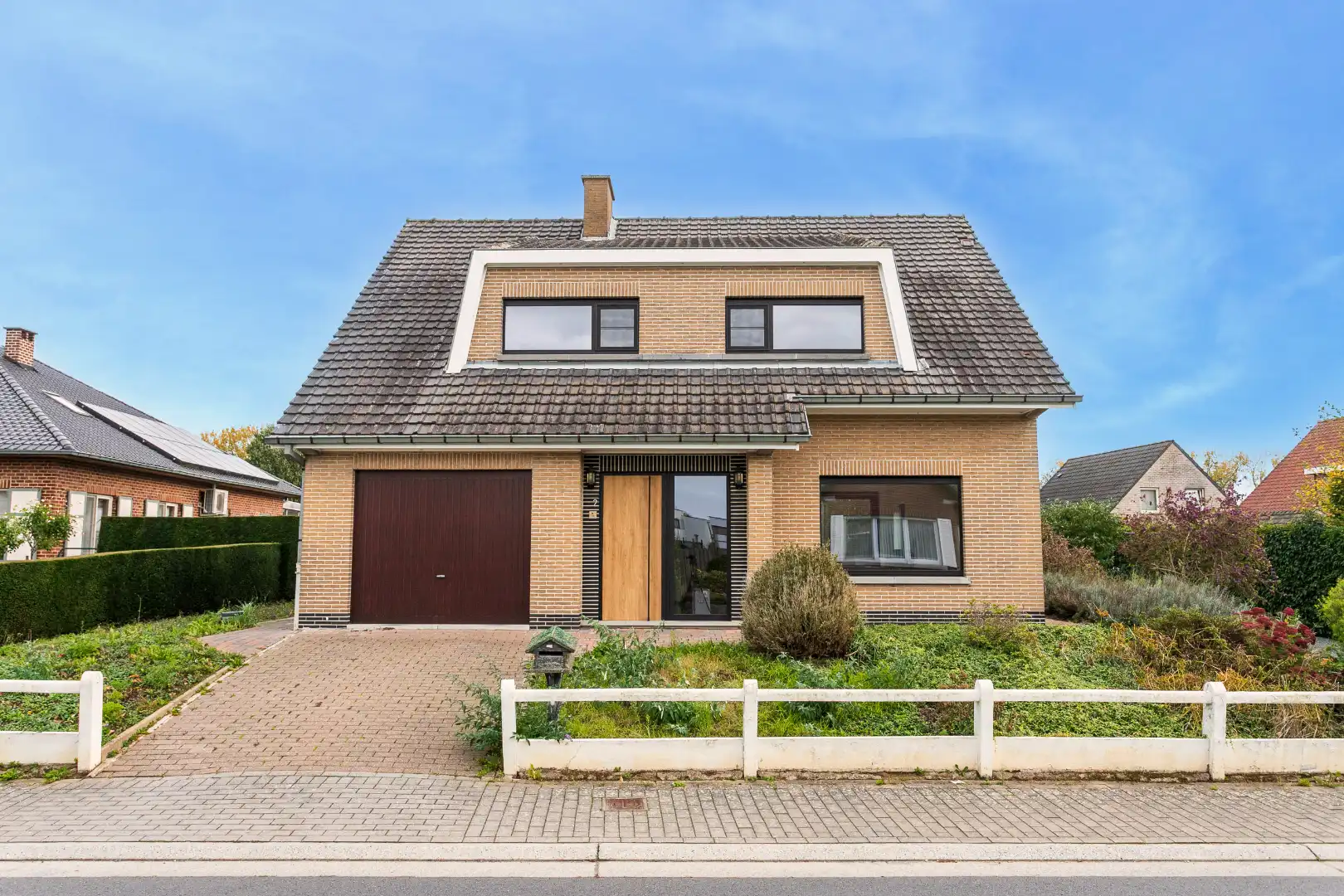Hoofdfoto van de publicatie: Ruime woning te Pajottegem met 4 slpks, garage en tuin op +-10a!