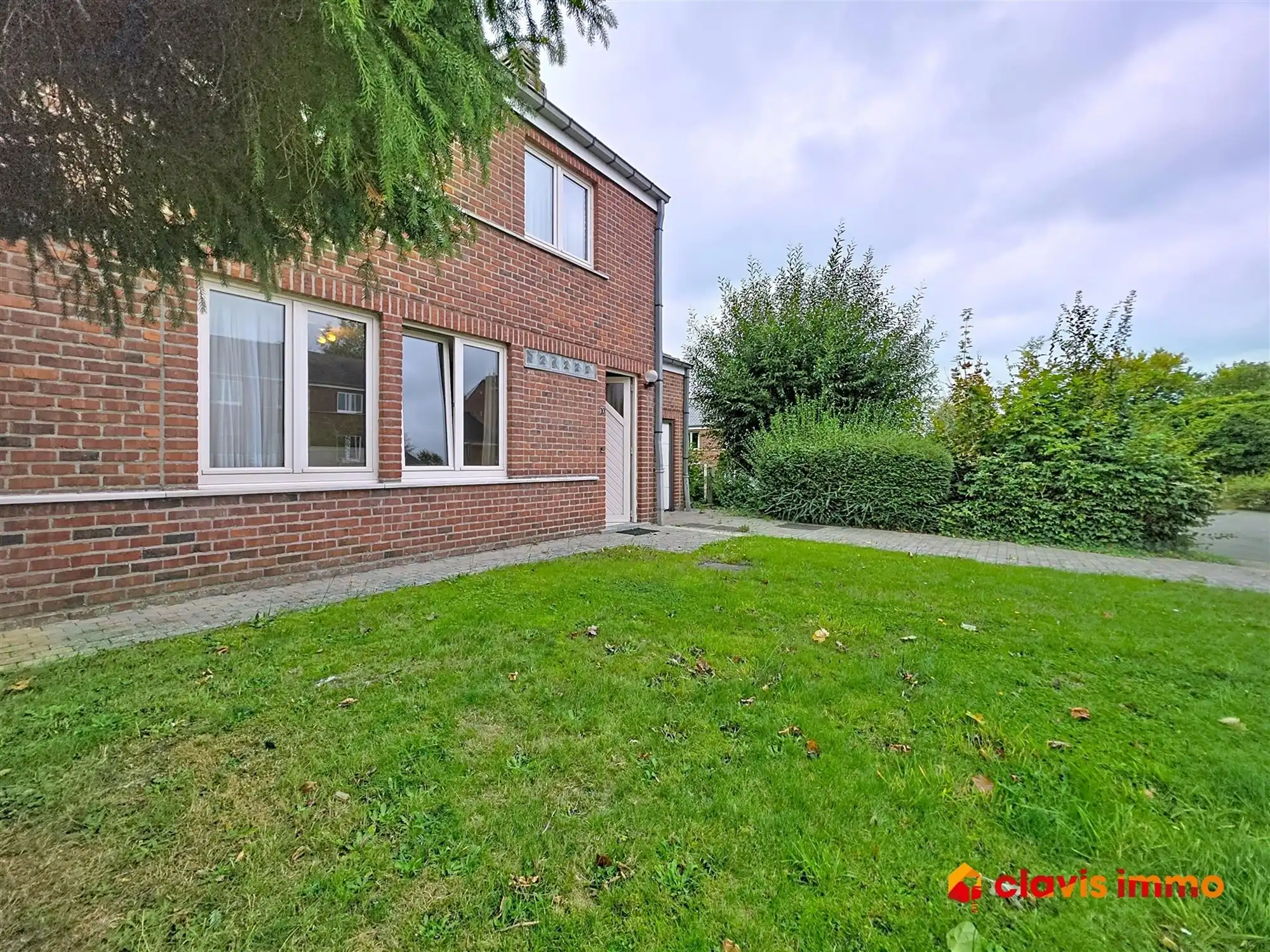 Halfopen-bebouwing in een rustige buurt foto 15