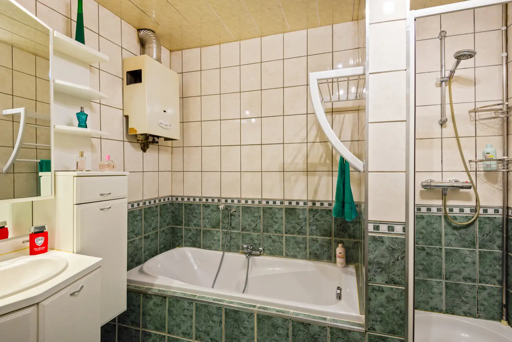 Instapklaar rijhuis met 2 slpk, terras en potentieel in Rumst foto 13