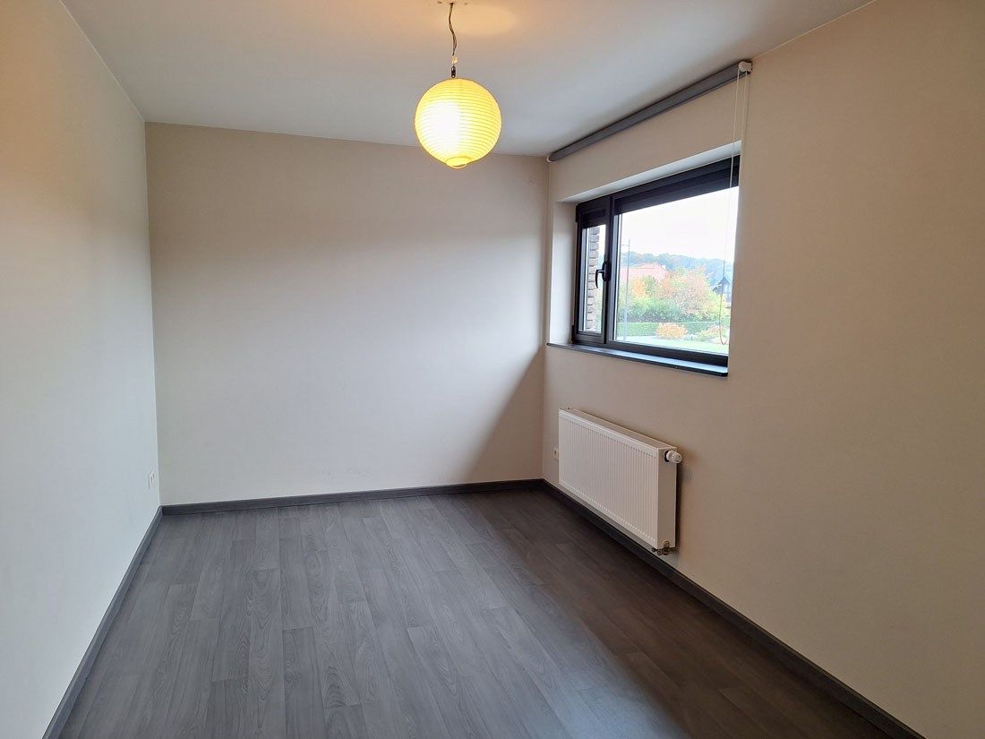 Prachtige eigentijdse woning in een groen kader foto 13