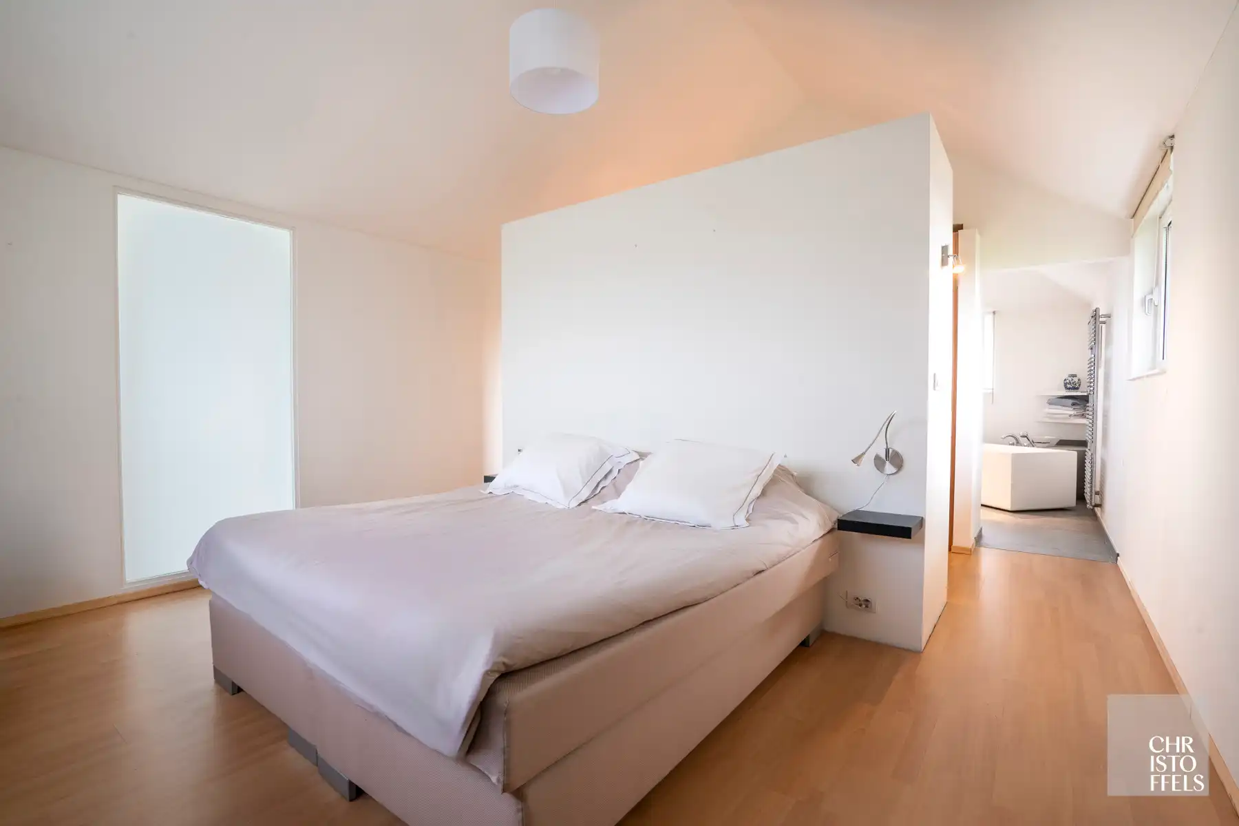 Uitzonderlijke villa van 320m2 gelegen in het pittoreske Leut, op een boogscheut van de Maas! foto 26